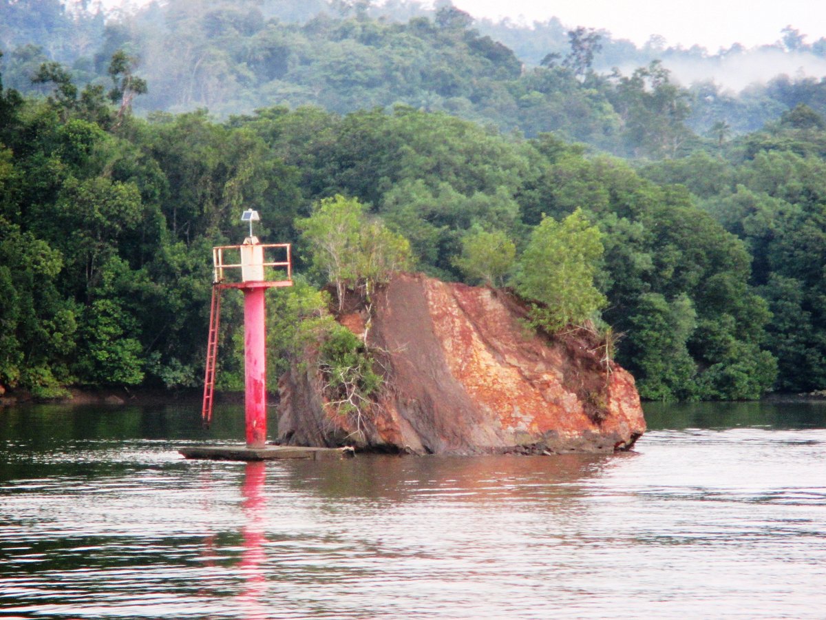 http://www.explorebrunei.gov.bn/TSP%20Images/legendary-island-of-jong.jpg